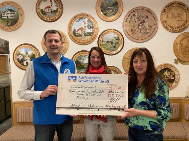 Unser Schützenverein konnte beim Christbaumverkauf, anschließenden Einzelspenden und der Sammlung mit dem Hut bei der Weihnachtsfeier annähernd 1300€ sammeln - der Verein hat den Betrag noch aufgerundet.